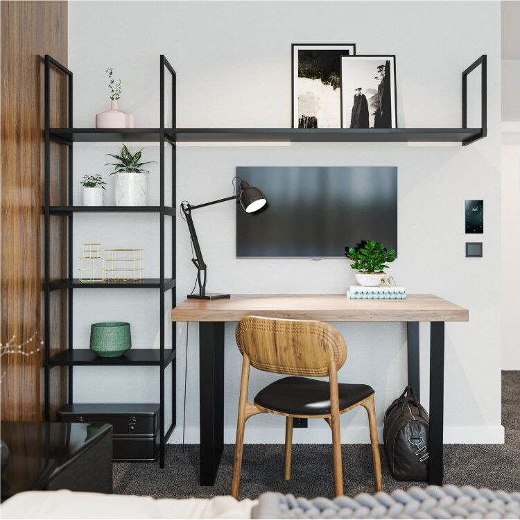 Ένας τοίχος με μία μεταλλική ραφιέρα με γραφείο, καρέκλα και τηλεόραση