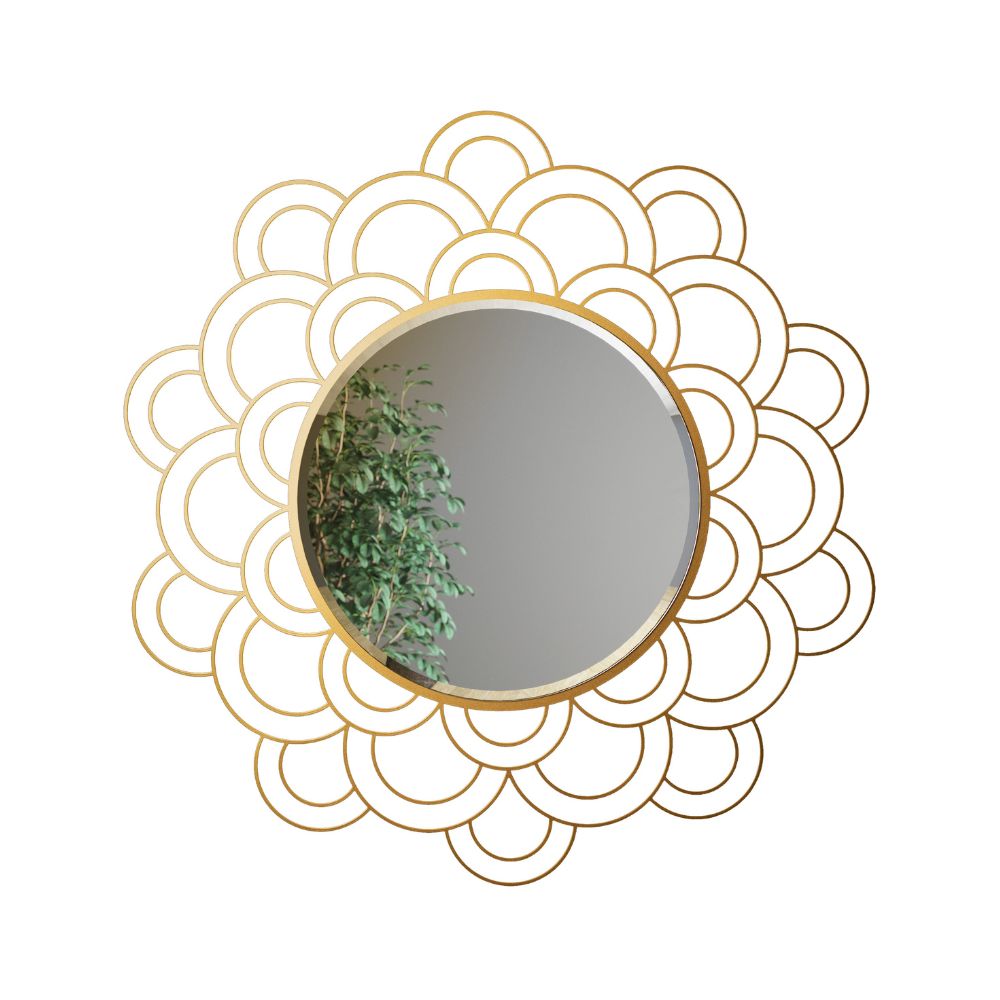 Ένας μεγάλος μεταλλικός χρυσός καθρέπτης σε λευκό φόντο