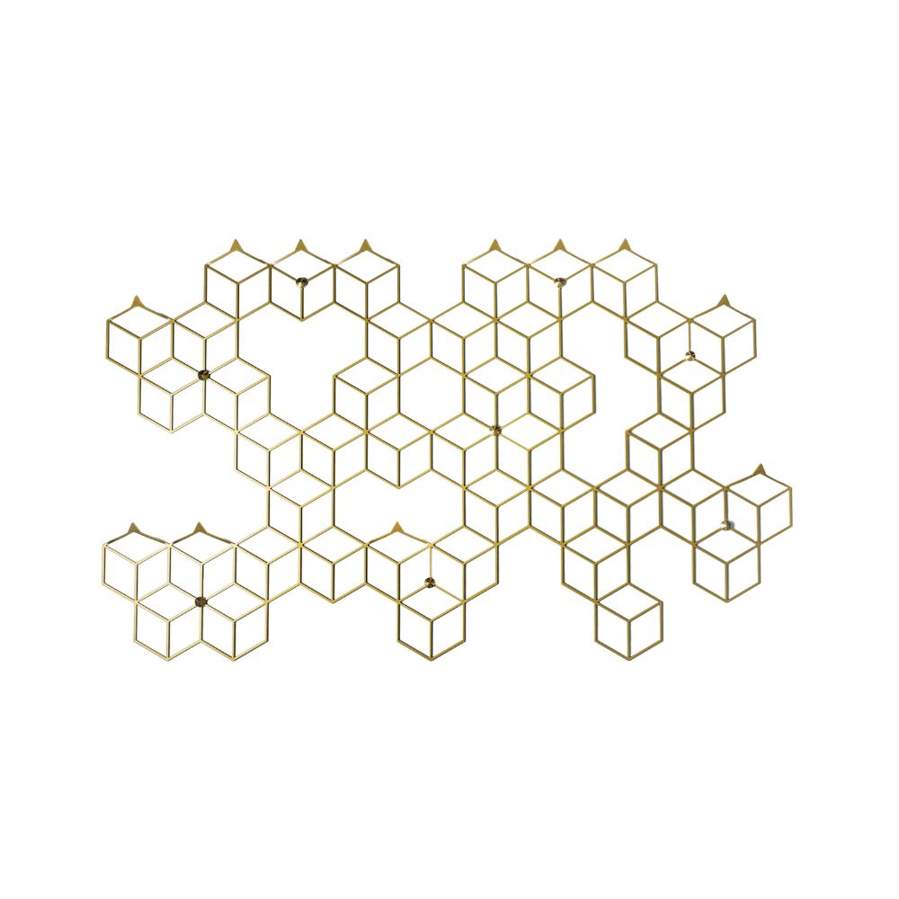 Μία κρεμάστρα με κοπή λέιζερ γεωμετρική χρυσή με πολλές θέσεις για ρούχα