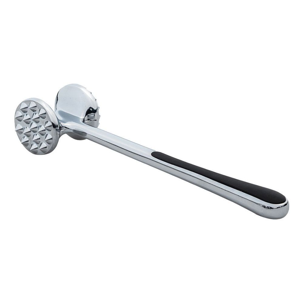 Ένα σφυρί κρέατος δύο όψεων με μαύρη αντιολισθητική λαβή φωτογραφισμένη διαγώνια