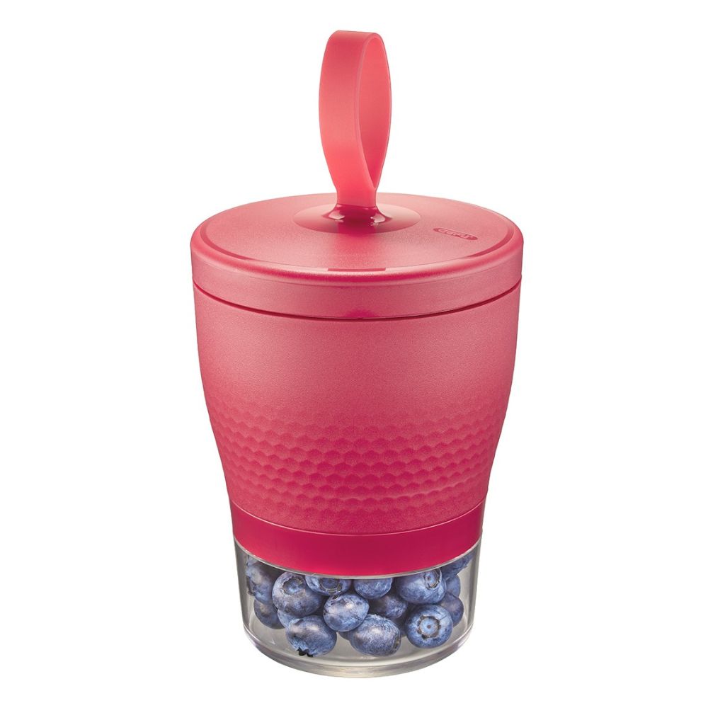 Ένα κόκκινο φαγητοδοχείο με διάφανη βάση γεμάτη με δημητριακά κλειστό